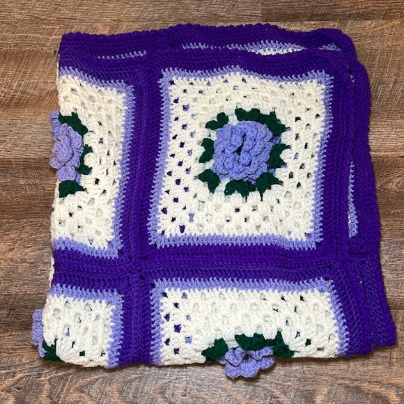 Vintage MCM Handmade Crochet 3D Purple Floral Afghan Throw Granny Square Blanket - Picture 8 of 8
